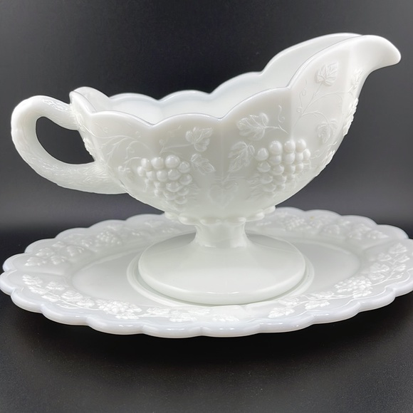 Westmoreland Dining Vintage Westmoreland Milk Glass Sauce Boat Gravy With Oval Under Plate
